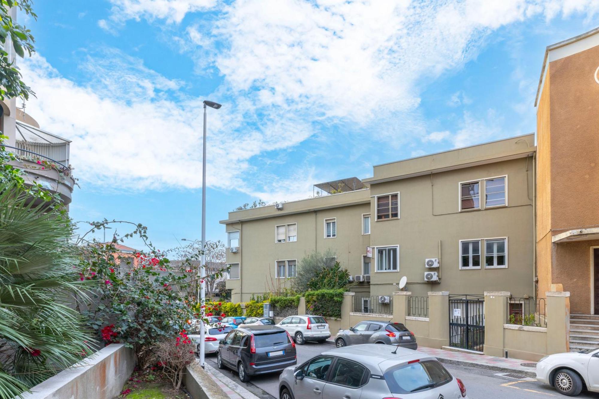 Kalie Rooms Guest House Cagliari Exterior photo